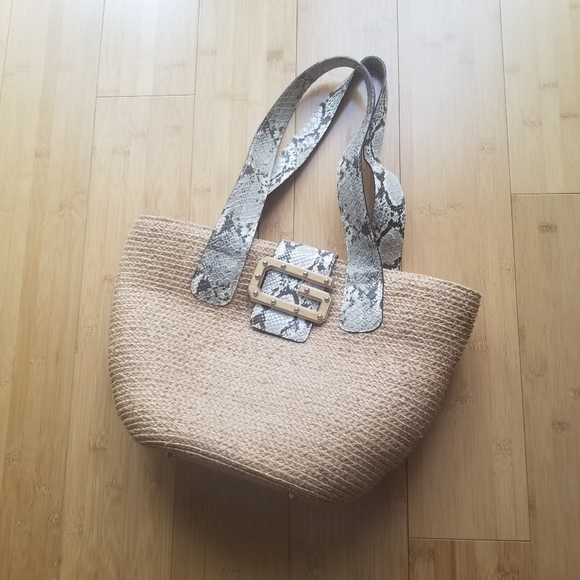 🌸 Guess Straw Snakeskin Cheetah Lining Print Bucket Shoulder Bag Handbag - Picture 2 of 8